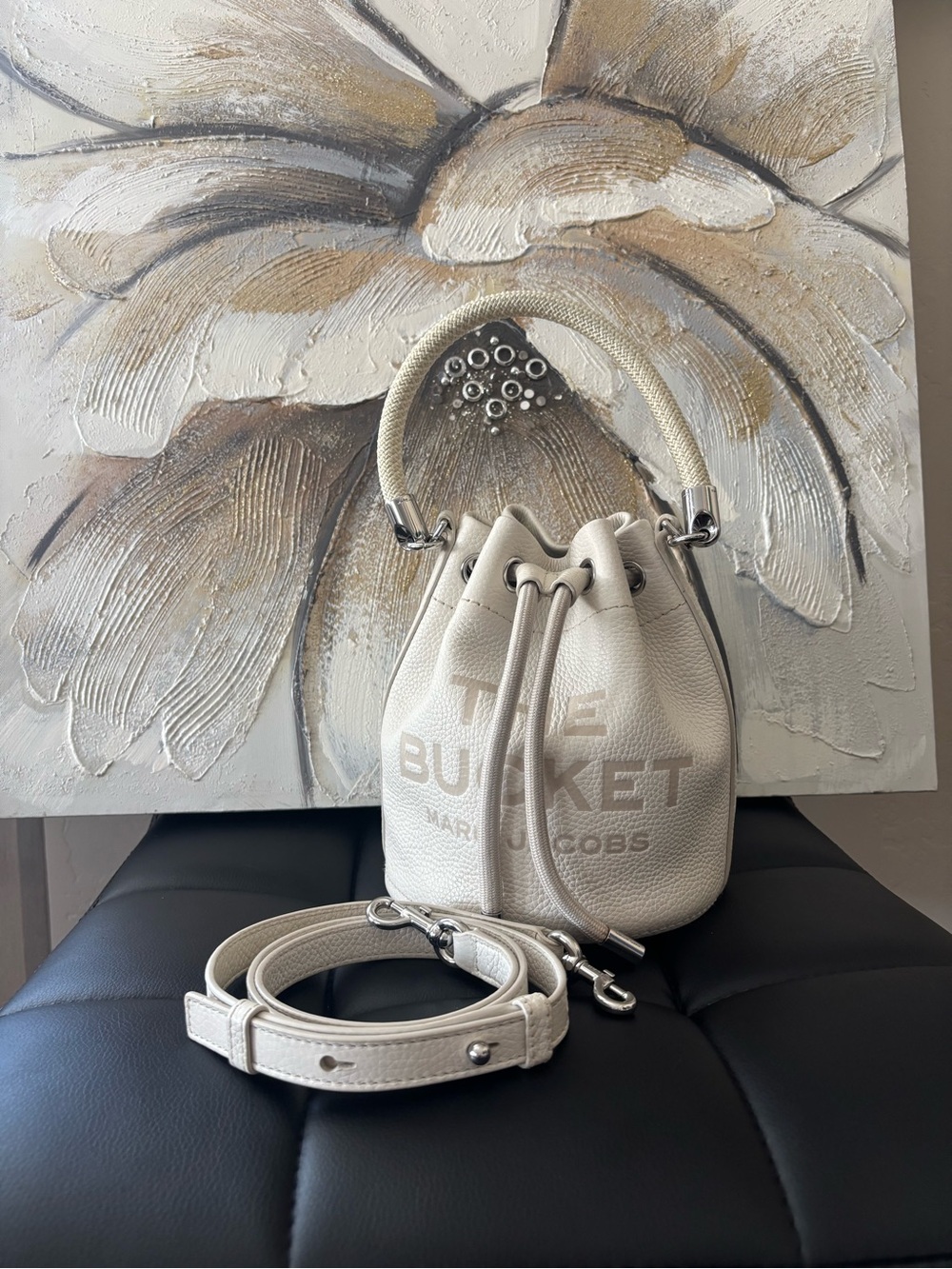 Marc Jacobs The Bucket Leather Drawstring Bag in Off White